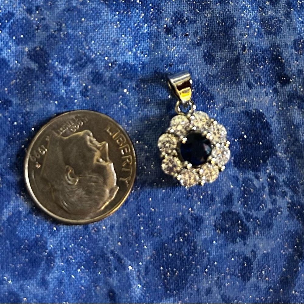Beautiful new dark blue and white stone pendant - Picture 3 of 3